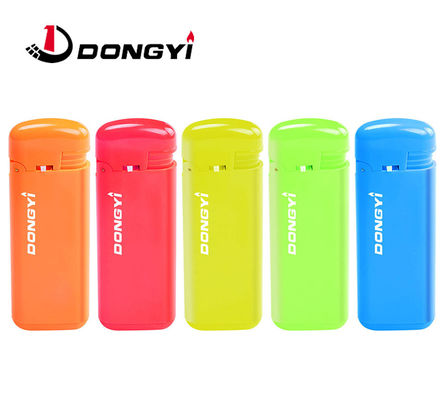 Accendino per sigarette ricaricabile USB a cinque colori con logo stampato Accendino a gas 68*27.8*13mm