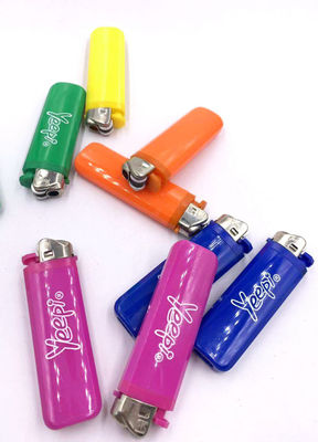 Cinque colori BBQ accendino elettrico a fiamma personalizzata per sigarette usa e getta ricaricabile
