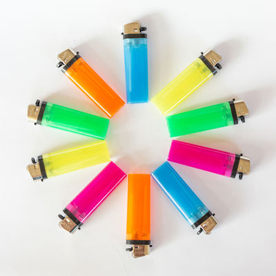 Accendino monouso in plastica con 5 colori e 8,0*2,37*1,18 cm