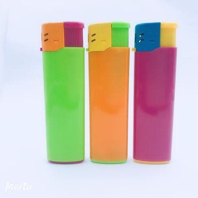 Materiale POM sigaretta a gas accendino monouso in plastica personalizzato con grande spazio di stampa
