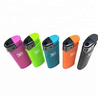 Cinque colori di plastica ricaricabile accendino a gas 8.2 * 2.42 * 1.23cm con materiali provenienti dal cinese
