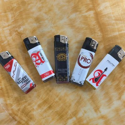 Accendino in plastica a LED standard monouso EUR con disegni speciali