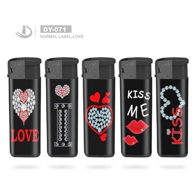 Richiesta personalizzata Dongyi di plastica di fumare accendino elettronico con normale etichetta-amore