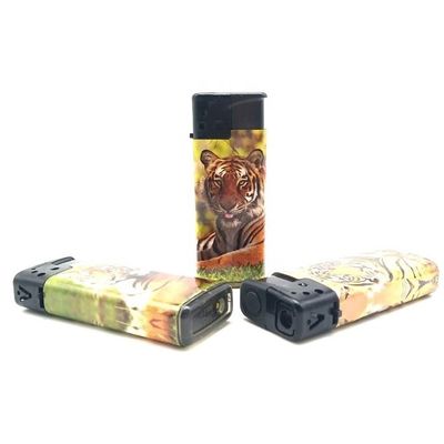 ISO9994 Standard Turbo Flame Windproof Gas Lighter con Tiger Sticker Logo personalizzato