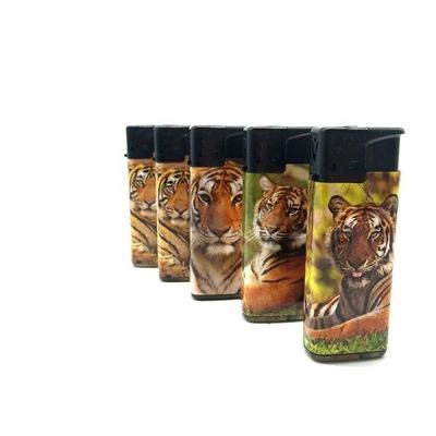 ISO9994 Standard Turbo Flame Windproof Gas Lighter con Tiger Sticker Logo personalizzato