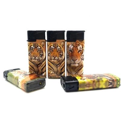ISO9994 Standard Turbo Flame Windproof Gas Lighter con Tiger Sticker Logo personalizzato