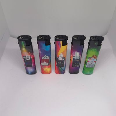Richiesta personalizzata Windproof Stile Jet Blu Flame Novità accendini a gas a Dongyi