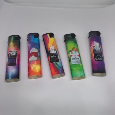 Richiesta personalizzata Windproof Stile Jet Blu Flame Novità accendini a gas a Dongyi