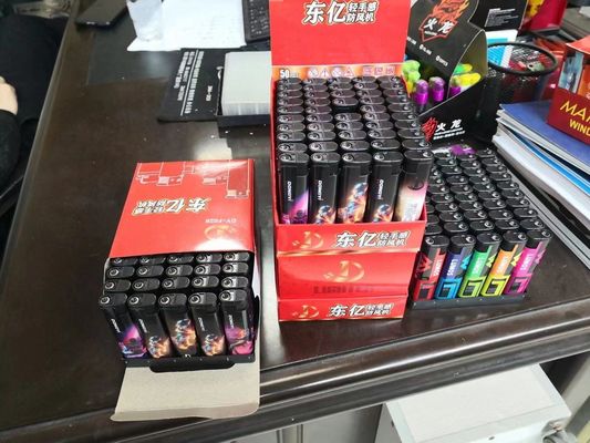 Accenditore portatile in plastica a cinque colori ricaricabile a scarica accenditore a prova di vento